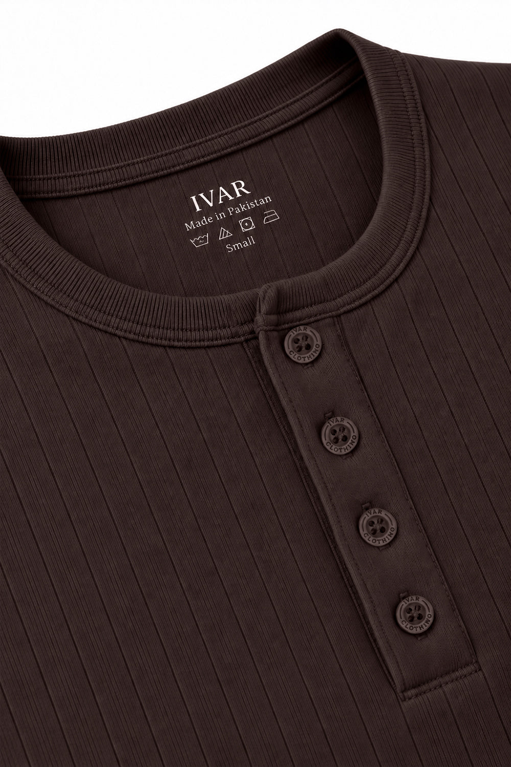 Neckline and button placket detail of IVAR brown dropneedle full sleeve henley