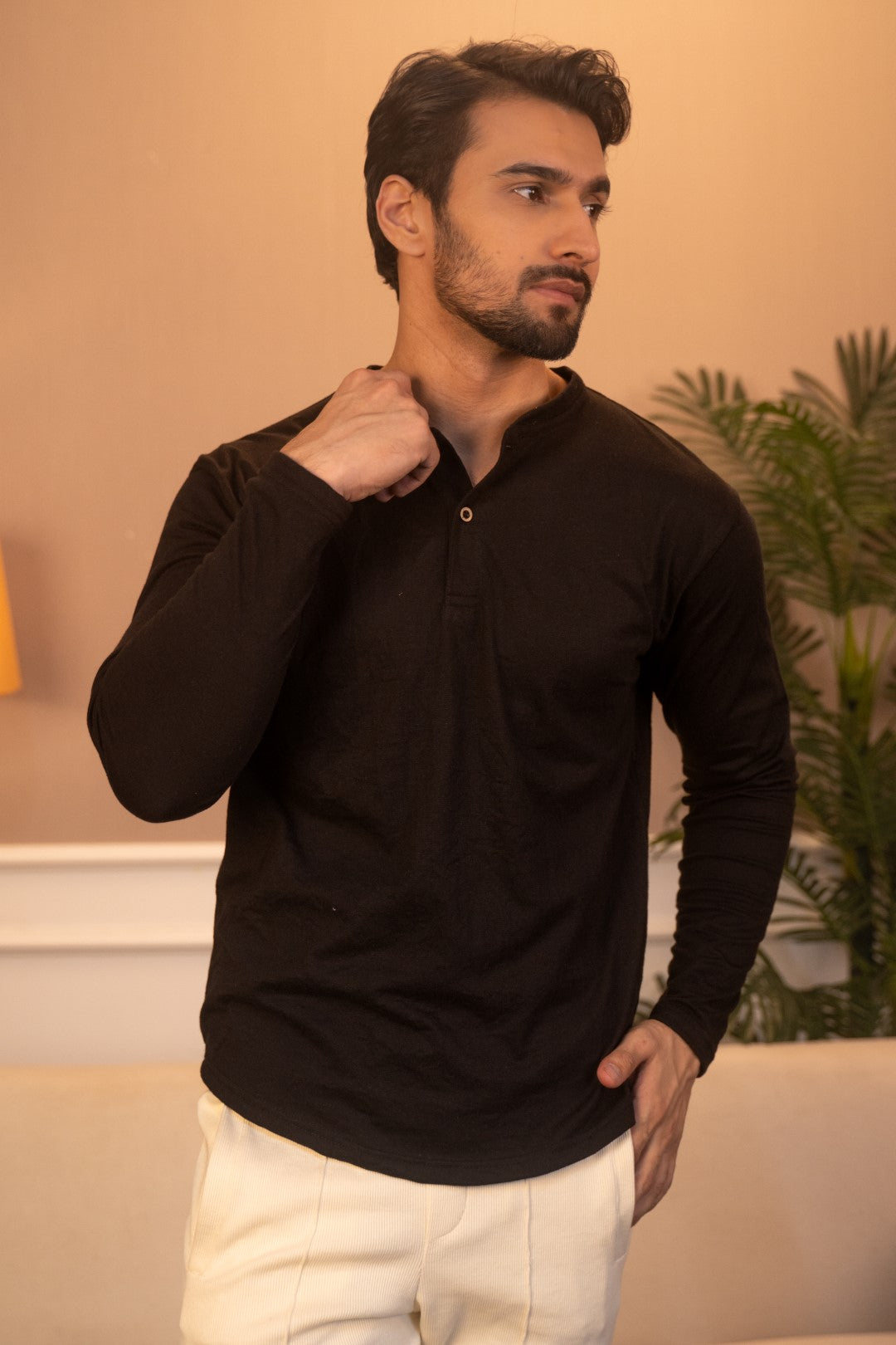 IVAR® Black Heatlock Curved Hem Henley